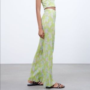 Zara Printed Pleated Pants
